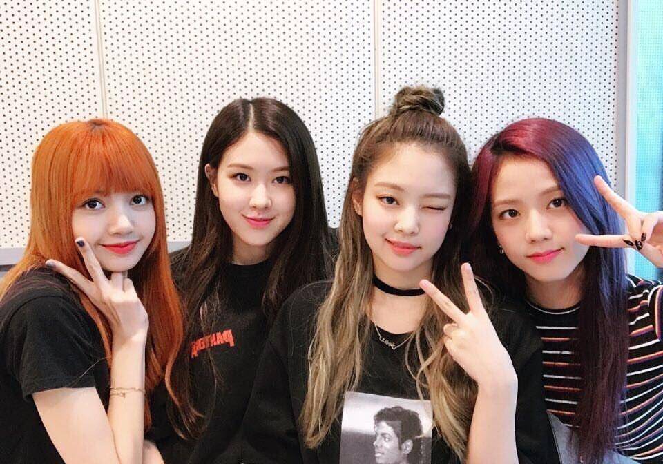 blackpink成员近照曝光,jennie脸部发肿,lisa被嘲土气