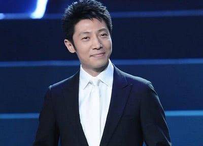 电视主播舒冬,与妻子结婚5年零绯闻,如今37岁男人味