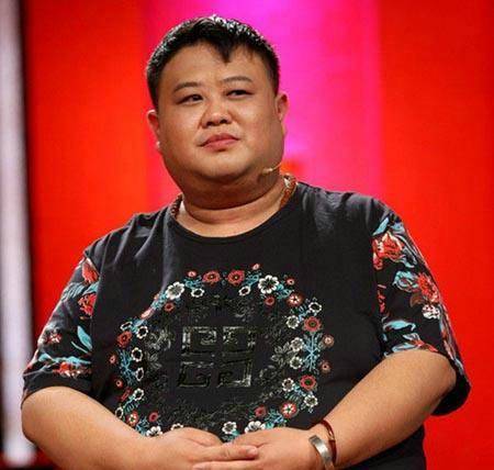 原创相声演员孙越的妻子被网友调侃是带了假发的岳云鹏福气满满的