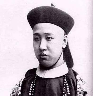 摄政王载沣末代皇帝溥仪为何没有留下子嗣的原因众说纷纭,有年少纵欲