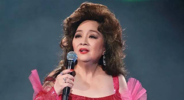 原创徐小凤春晚为她破例情愿不结婚也不改国籍72岁无子女