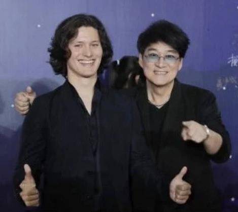 夫妻俩育有一儿一女,一个是周厚安,另一个则是周厚恩.