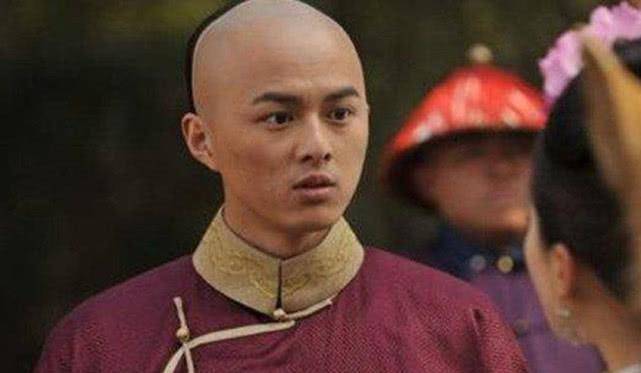 胤祉不参与争储,还第一个向雍正磕头称臣,为何还被