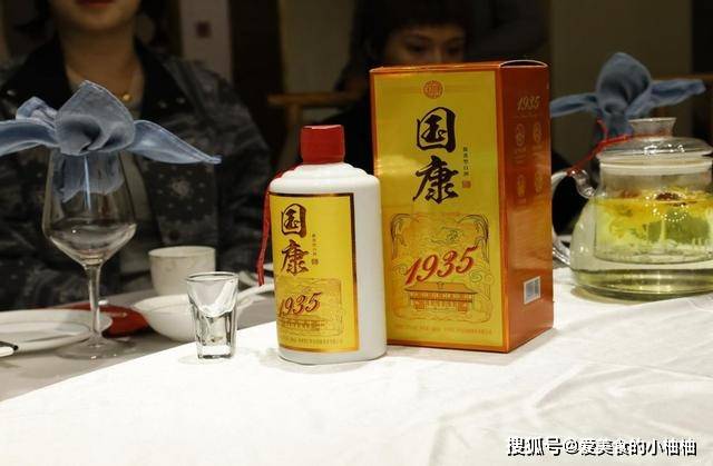 去饭馆吃饭，为啥有人要本身带酒？听完里手解释才大白，来看看