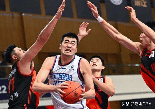 近期辽宁小将被选MVP，李弘权狂抢10篮板，张兆旭再次受伤