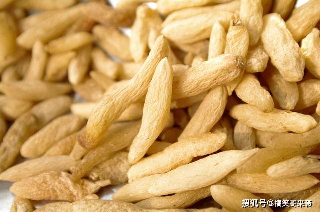 的话，吃点麦冬也非常的不错，它有淡淡的苦味，也属于药食同源的食材。