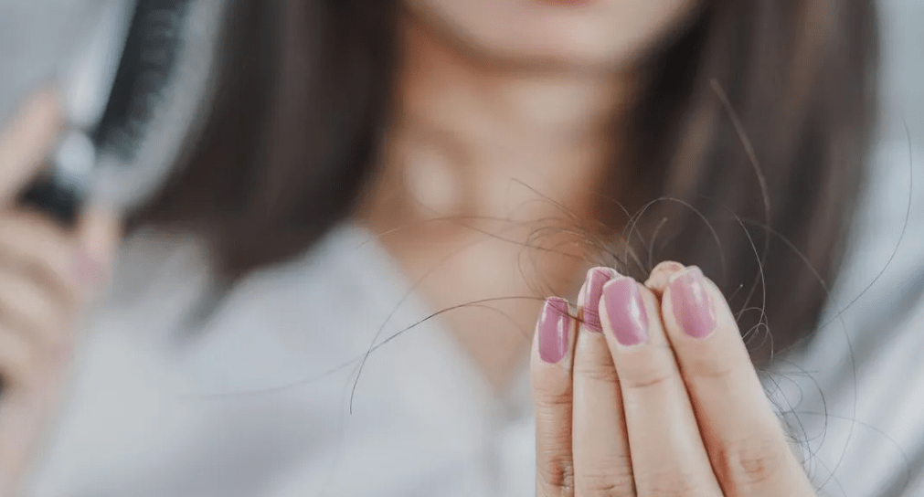 梦见头发断裂扯不掉，探索梦境背后的深层含义