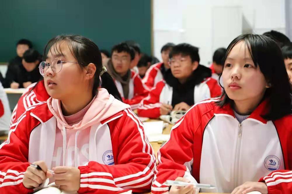 云南省的“王牌”高中，位于普通县城，一本升学率超过80%