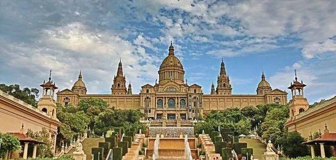 2023西班牙留学：值得一去、名校浩瀚的西班牙艺术之城—巴塞罗那~