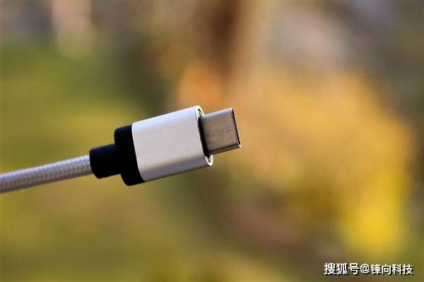 同样USB-C口，iPhone 15系列上的那个不简单