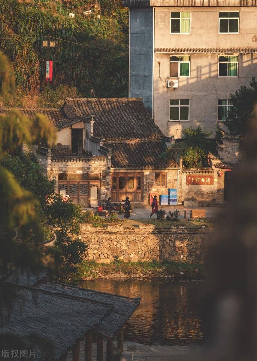 ������һ��������У���������ǧ����򣬱Ⱦ����徻������ ...