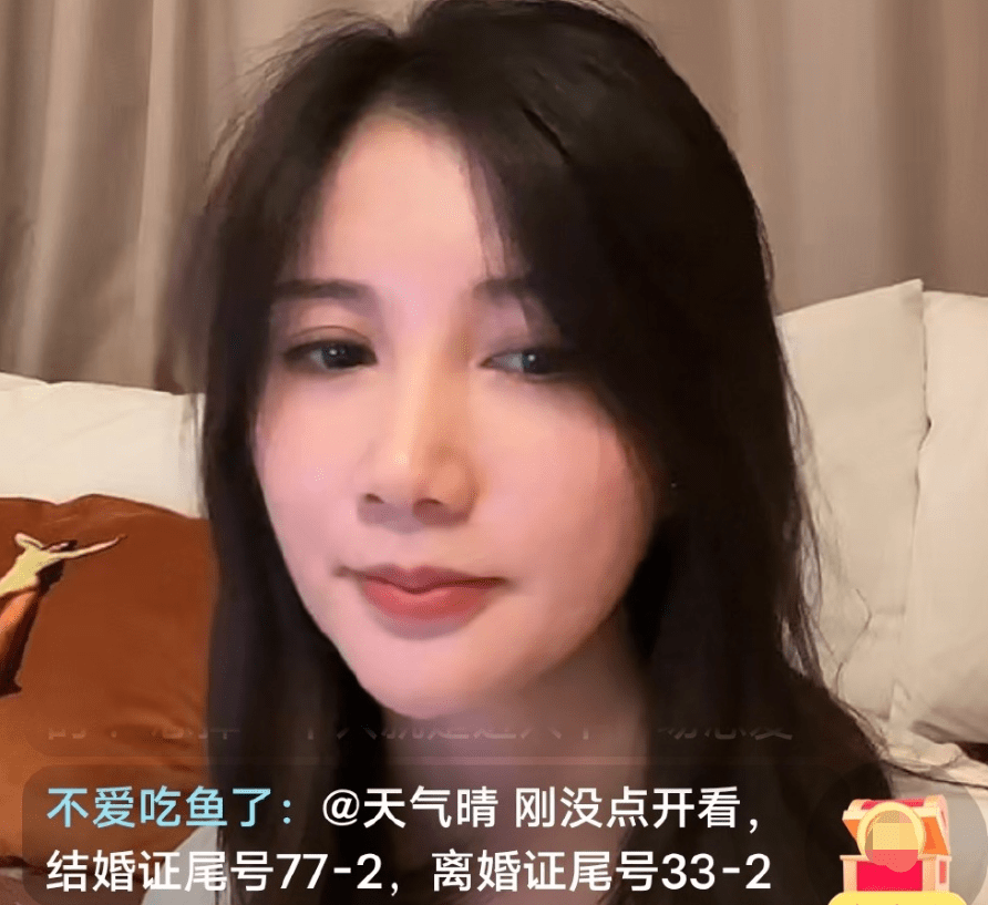 黄景瑜发声后初次露面，未受前妻晒证影响，现场笑容弥漫形态佳