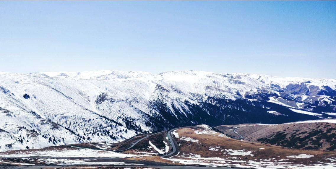 骑行巴州，从班禅沟翻越艾肯达坂抵达火烧桥，看斑斓雪山