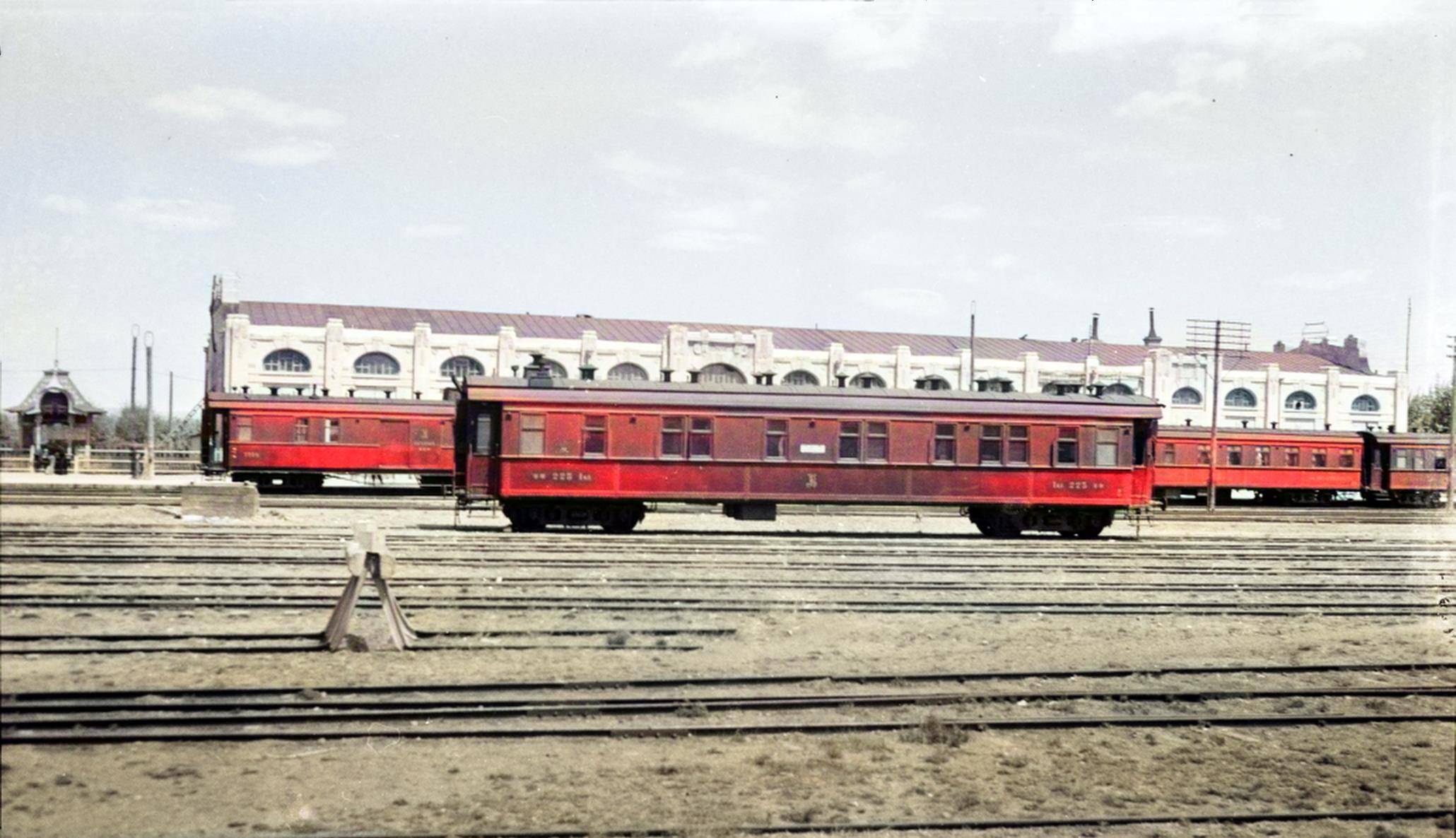 1935年，美国人在满洲里遭遇火车出轨，用相机拍摄下其时的情景