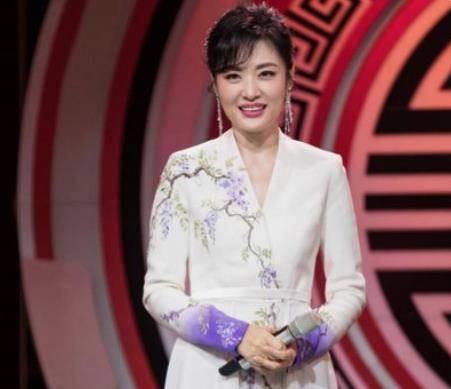 她正在安静的事情岗亭上不竭为本人开辟新的六合