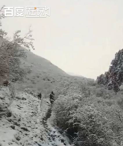 杀人凶犯逃入雪山：四川警察追缉3天2夜，渴时饮冰雪脚底血淋淋