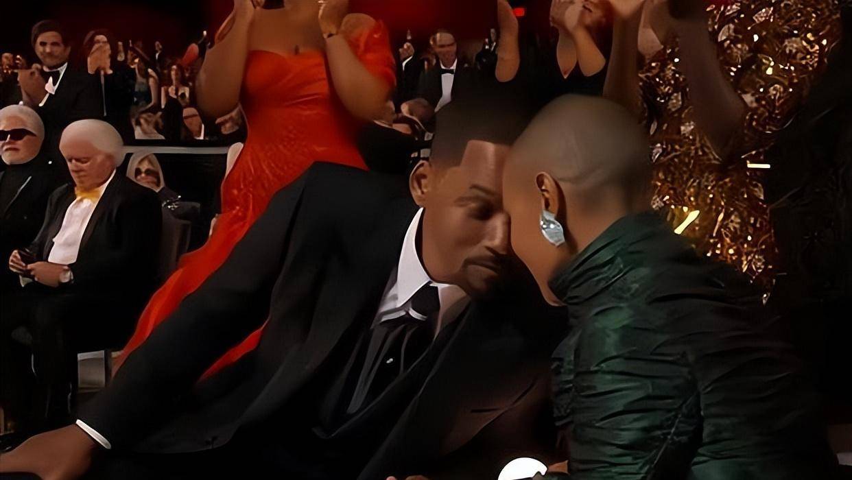 ����ʷ��˹���ĸ��Σ��ԳƲ����������裬����ʧ�أ����� ...