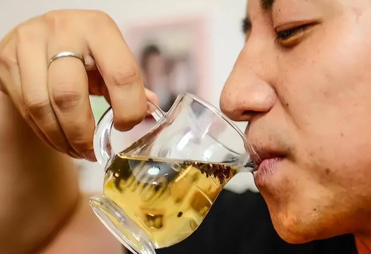 提醒：这4种情况都有过，别不承认，你可能是“酗酒者”
