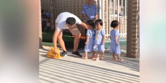 幼儿园三胞胎闹情感，下学就扔书包！孩子入学进入倦怠期怎么办？