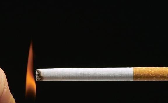 电子烟危害比香烟大，在多国被禁使用！但是我们却还把它当成宝！