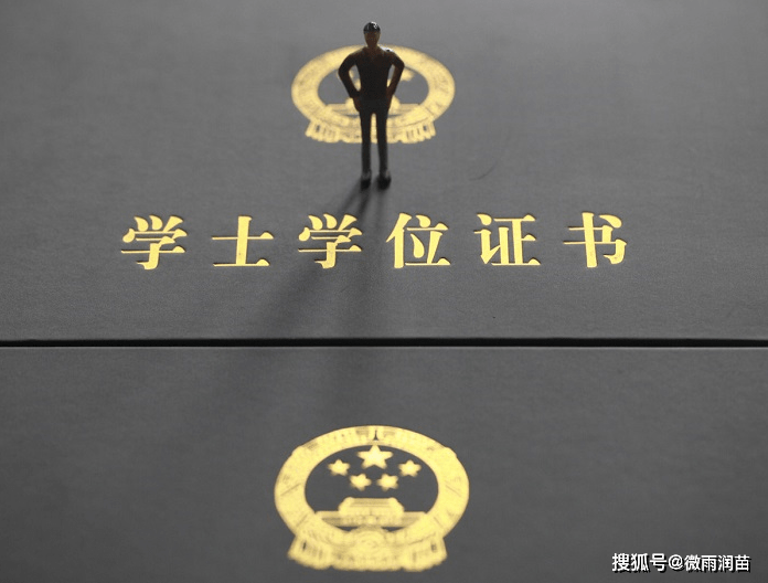 至1986年开始高校还捣鼓出了“英语没过四级不能拿学位证”的奇葩措施......