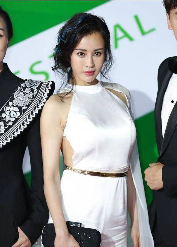瑜伽女神母米乐M6 M6米乐其弥雅身体柔软又性感长相妩媚动人让人赞叹不绝(图5)