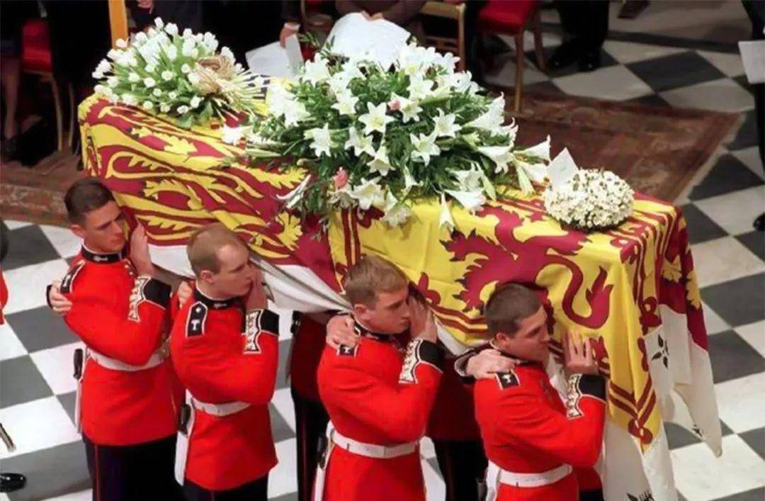 ֱ�������������ֳ���ͼ3Ӣ��Ů����¶Ц�ݣ�ͼ9�������� ...