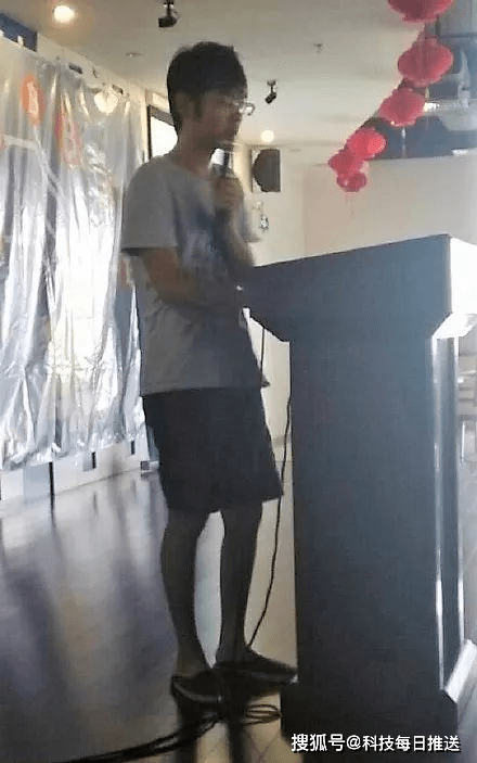 ���ջ����׸����������ߣ���Ȧ�����ߵ�����ʷֹ��