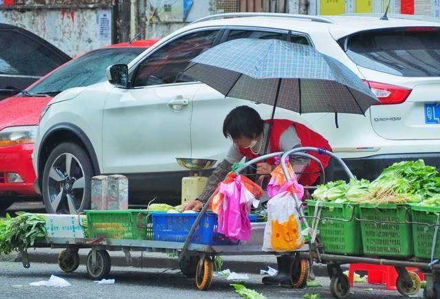 文明城市的意义在哪里？连孩子的书桌都容不下，还能容得下什么？