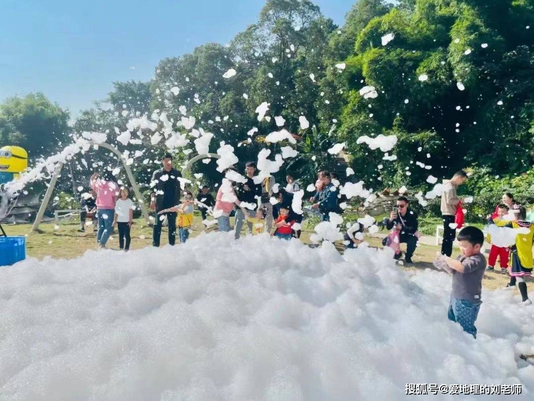 重庆首个～粉红兔岛来啦！超百种萌兔空降北碚天然世界.精灵王国