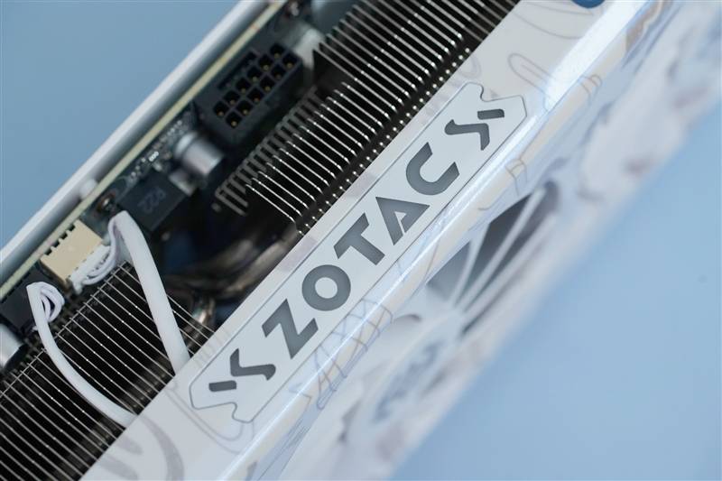 个性涂鸦 更有内涵！索泰RTX 4070 Ti X-GAMING OC欧泊白显卡评测