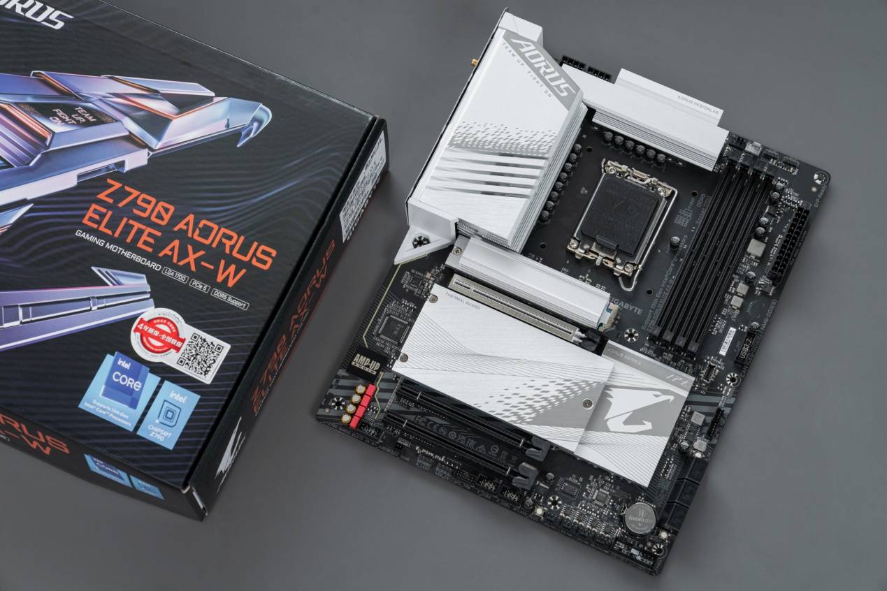 第13代酷睿的高颜值甜品座驾 技嘉Z790 AORUS ELITE AX-W雪雕主板测评