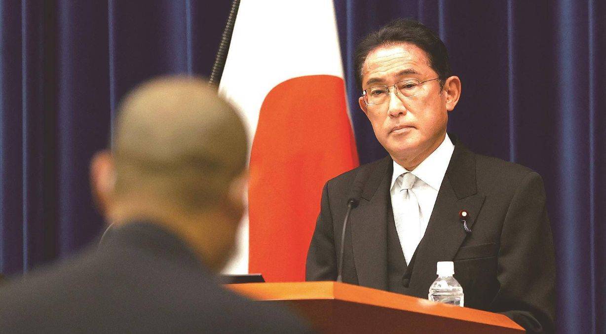 日本冲绳县议员代表团，向日本政府递交和平外交意见决议书