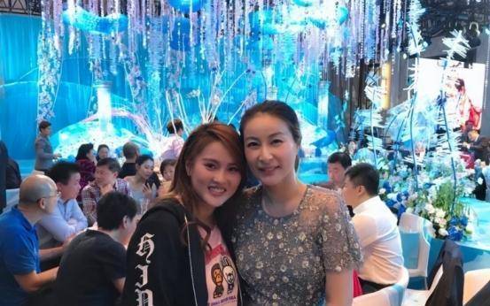 原创陈若琳终于等到了！曾3岁被父母抛弃，被舅舅抚养夺22个世界冠军