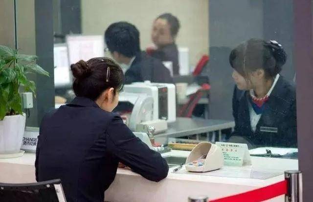 原创青岛男孩存银行1.1亿，当天竟全被转走？银行：为你好帮你还债了