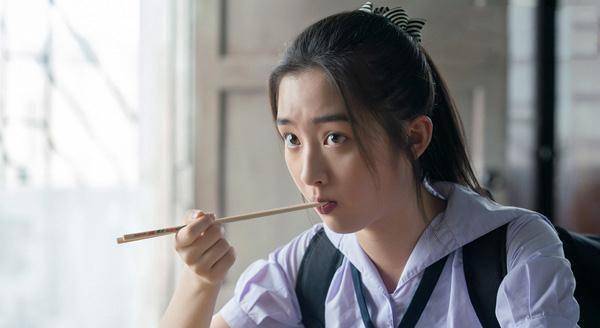 《唐人街探案》的小爱,05后当红演员,这回也饰演陈飞宇的跟班