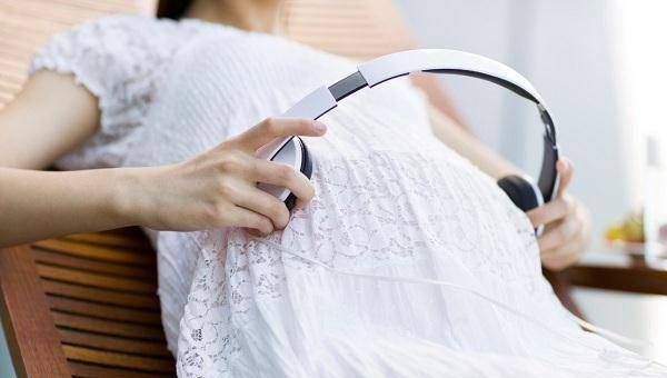 妊娠6个月时，哪些胎教适合胎儿？