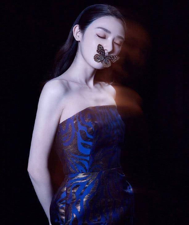 原创
            谁说古装沐浴都是假的？看了彭小苒的“木桶浴”，精致女孩想穿越丨彭晓冉古装照图片