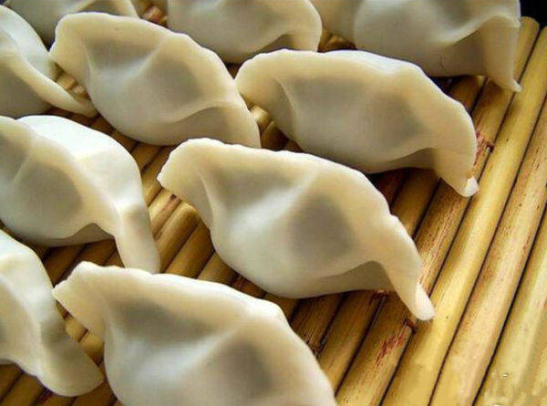 原创头伏为什么要吃饺子？这里有怎样的寓意呢？先喝饺子汤，还是先吃饺子？