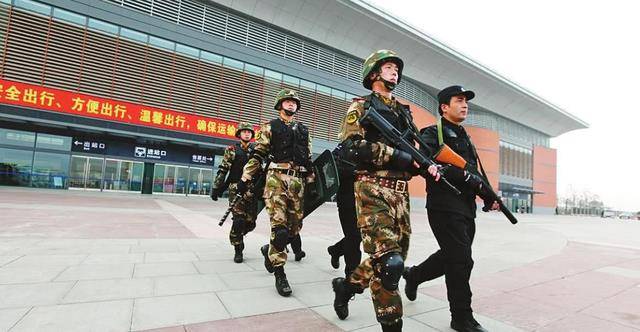 原创
            为何军人都不穿军装外出呢？这里面有啥“秘密”吗丨为什么不能穿军装视频