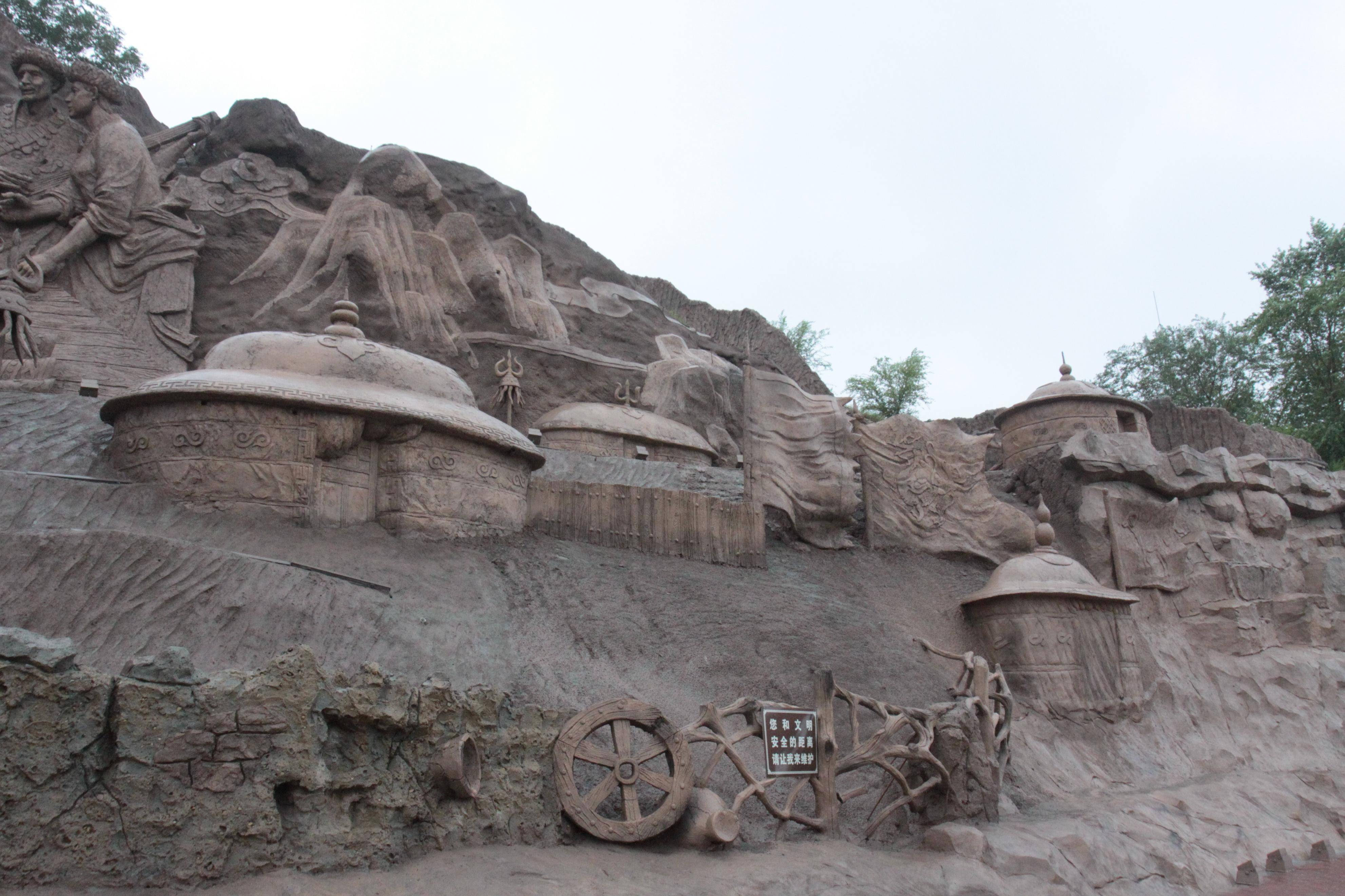 博鱼中国雨中观赏中国非遗瓷都巨型岩雕群穿越千年震撼不已 摄影纪实之四(图12)