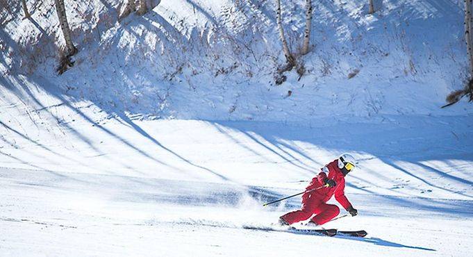 谈球吧体育吉林北大壶滑雪场——雪中奇境滑雪爱好者的天堂(图1)