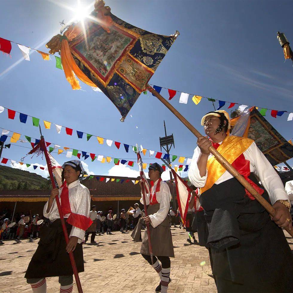 六月会，传承千年的热贡舞会