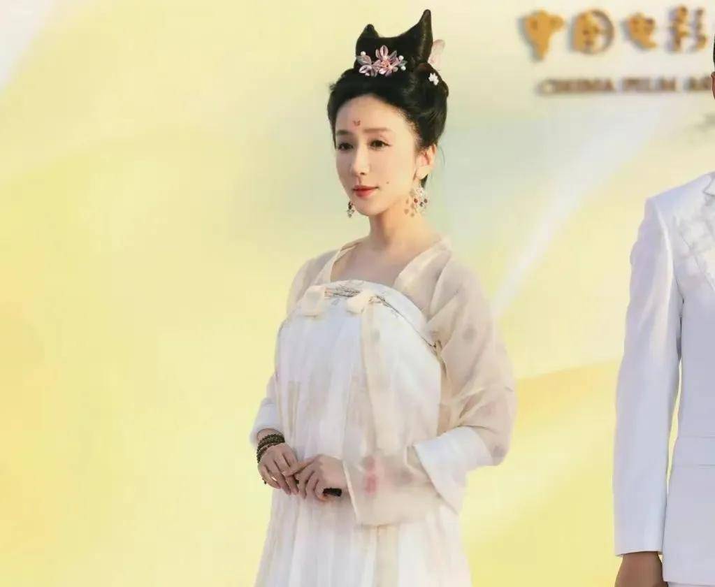 原创娄艺潇：出道14年不温不火，曾经的“全能艺人”究竟经历了什么？