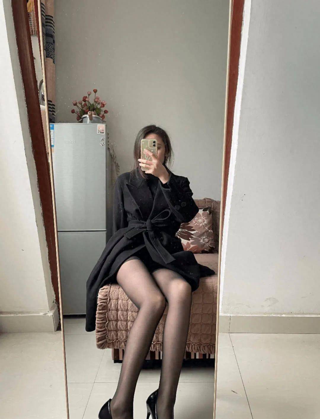 原创美女制服丝袜照片，那双腿真是绝了！
