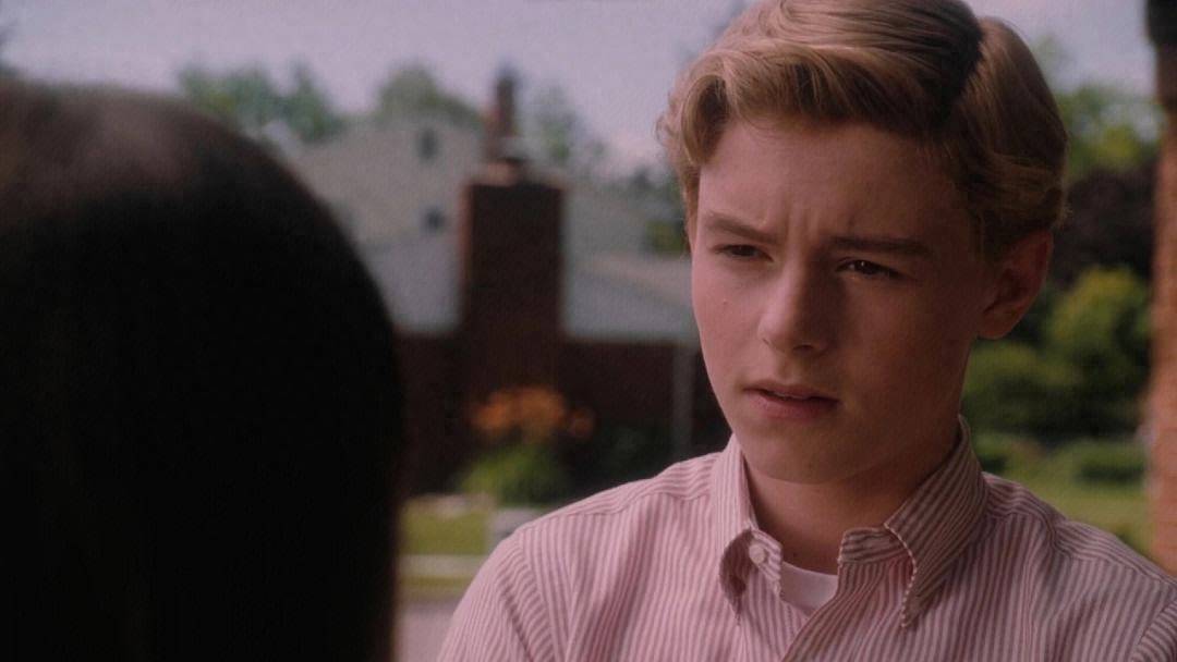 《怦然心动》中的成长与身份认同