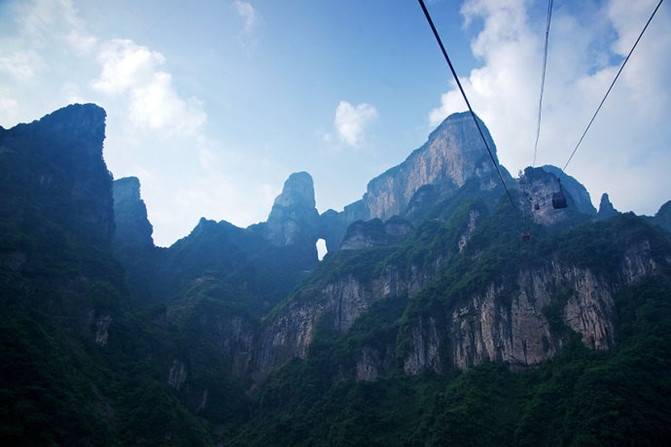 张家界六天五晚旅游路线攻略私人定制，找当地靠谱私人导游提供帮助更省心