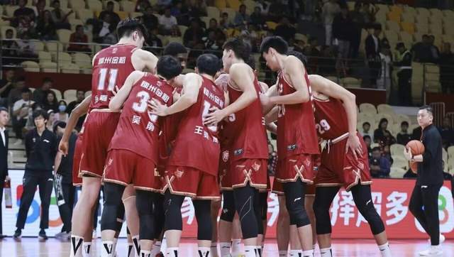 108-96！琼斯首秀半场6中0浙江击溃山东，吴前25+5福斯特空砍24分