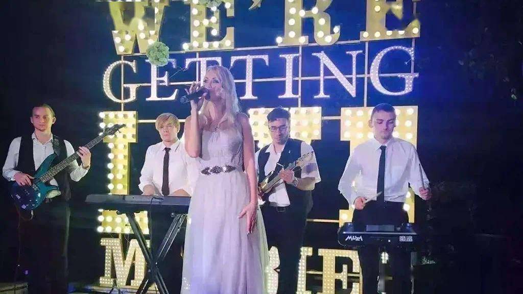 望星空演艺 035a6a4360884fae860fa4f67a1d897b.jpeg