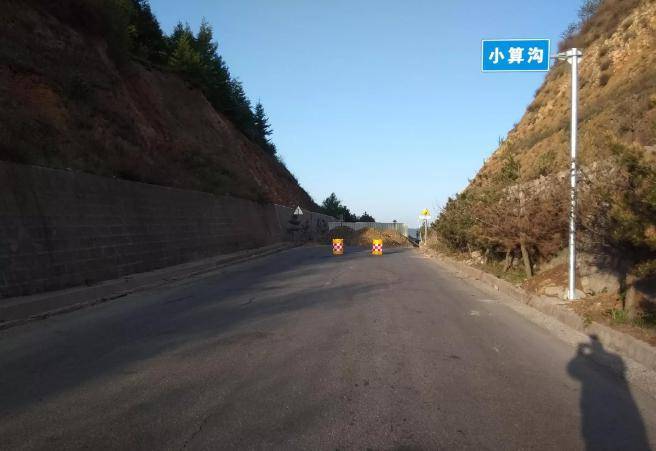 道路施工娄烦这里封了封闭现场图片